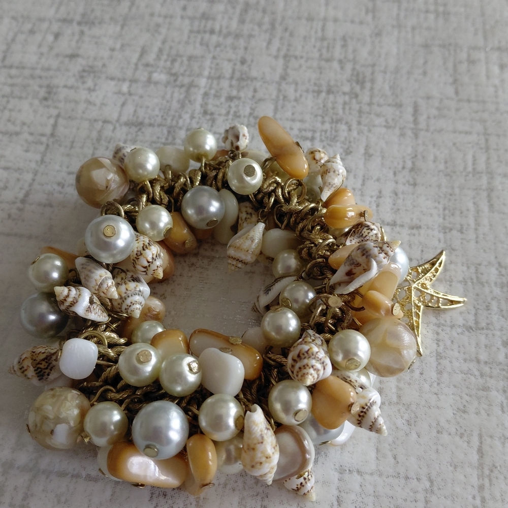Luxurious Pearl and Shell Cluster Bracelet